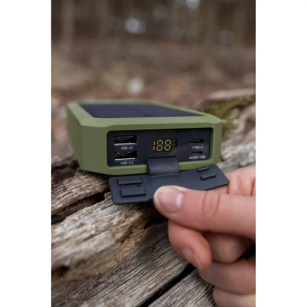 Swiss Tech 20000 Mah SOLAR PORTABLE POWER BANK / WIRELESS CHARGER WEATHER PROOF