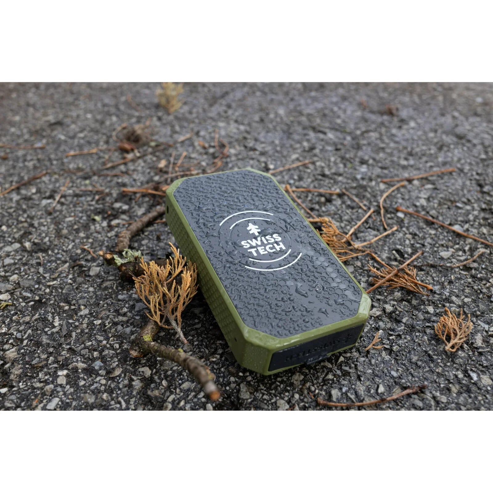 Swiss Tech 20000 Mah SOLAR PORTABLE POWER BANK / WIRELESS CHARGER WEATHER PROOF